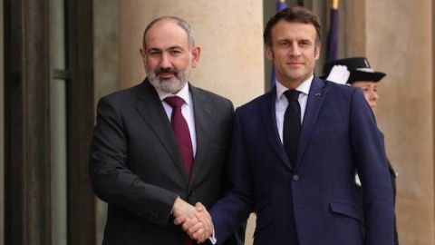 Paşinyan Makronu Ermənistana dəvət etdi