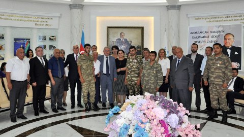 Müstəqil və qüdrətli Azərbaycanın təməlinin qoyulduğu gün - FOTOLAR
