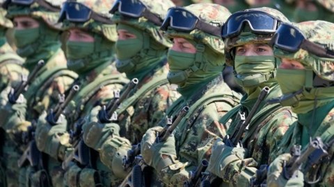 Serbiya silah ixracını dayandırdı