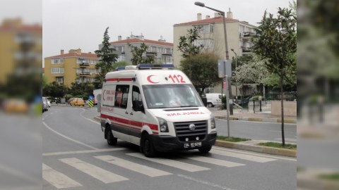 İki maşın toqquşdu, 15 nəfər yaralandı
