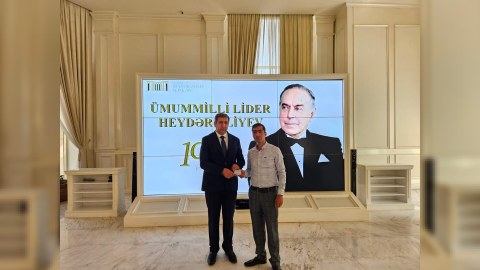 YAP-a yeni üzv olanlara vəsiqə verildi - FOTOLAR