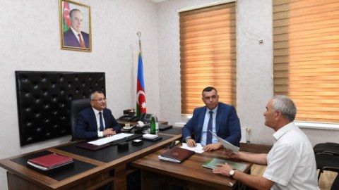 Komitə sədri vətəndaşları qəbul edib - FOTOLAR