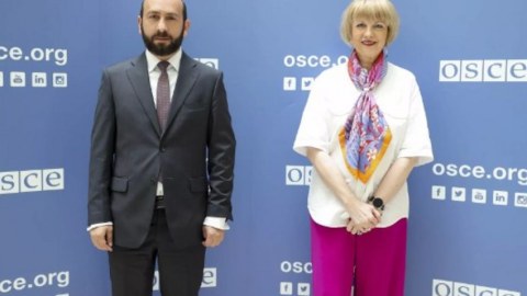 Mirzoyan Baş katiblə Azərbaycanı müzakirə etdi 