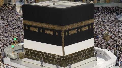 Kəbənin yeni örtüyünü 200 nəfər hazırlayıb