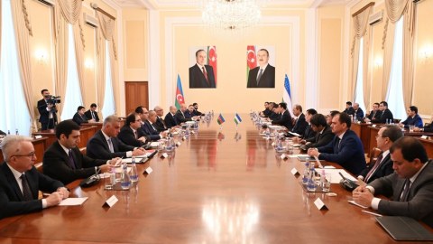 Əli Əsədov Özbəkistan Baş naziri ilə görüşdü