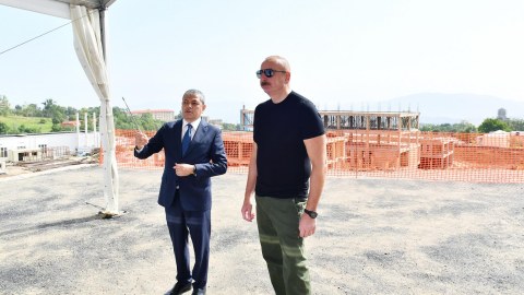 Prezident Şuşa xəstəxanasının tikintisi ilə tanış oldu - FOTOLAR