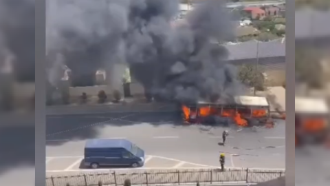 Bakıda marşrut avtobusu YANDI
