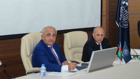 UNEC-də ilk: İnzibati heyətin fəaliyyəti qiymətləndirildi