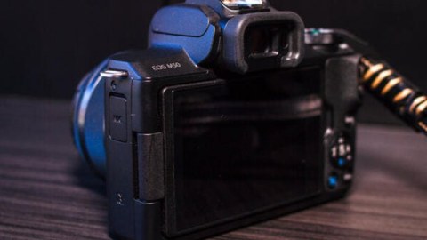 Bakıda bahalı fotoaparat oğurlandı
