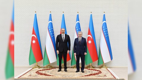 İlham Əliyevdən Mirziyoyevə ad günü TƏBRİKİ