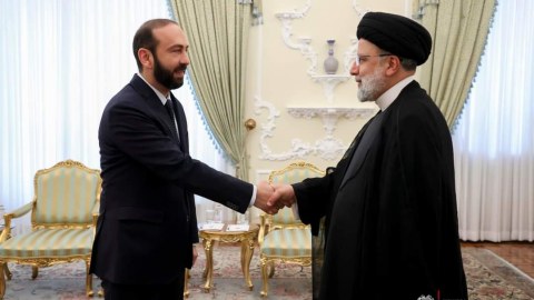 Mirzoyan İran Prezidenti ilə görüşdü 