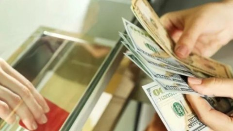 Xaricdən pul köçürmələri azalıb