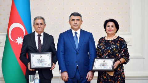 Məhkəmə sədri və hakim təqaüdə göndərildi