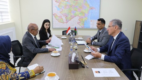 Nazir İndoneziya səfiri ilə görüşüb