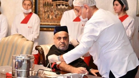 Allahşükür Paşazadə qan verdi