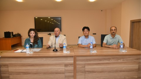Rektor Koreyada təhsil alacaq tələbələrlə görüşdü