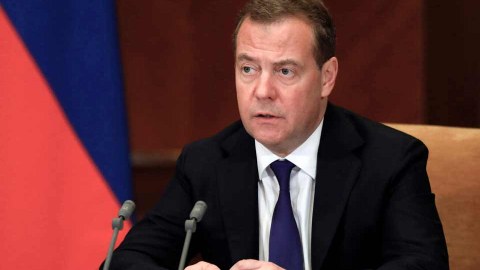 Rusiya nüvə silahından istifadə edə bilər - Medvedev
