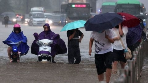 Çində güclü yağışlar: 20 mindən çox insan təxliyə edildi