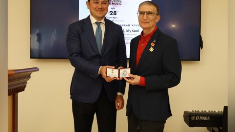 Aziz Sancara “Diaspor fəaliyyətində xidmətə görə” medalı təqdim edildi
