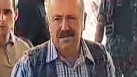 BQXK əməkdaşları saxlanılan erməniyə baş çəkiblər
