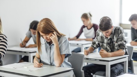 Xaricdə ali təhsil alanların imtahan vaxtı dəyişdirildi