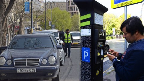 Parklanma pulunu yalnız kartla ödəyə bilərsiniz