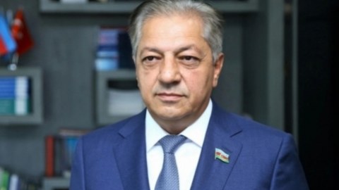 Cavanşir Feyziyev: Ermənilər seçim etməlidirlər