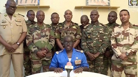 Nigerdə komendant saatı ləğv edildi