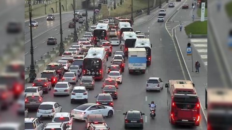 Paytaxt yollarında 77 avtobus TIXACDA qalıb