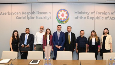 XİN-də amerikalı jurnalistlərlə görüş keçirilib - FOTO