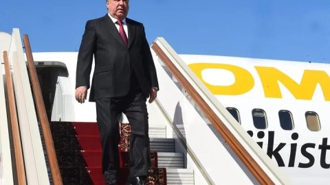 Emoməli Rəhmon Türkmənistana getdi