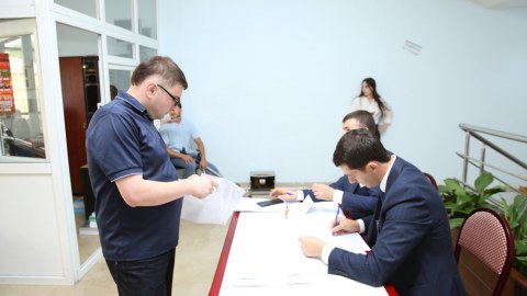 Hakimliyə namizədlərlə yazılı imtahan keçirilib - FOTO
