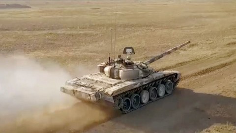 Tank bölmələrimiz döyüşə hazırlaşır - VİDEO