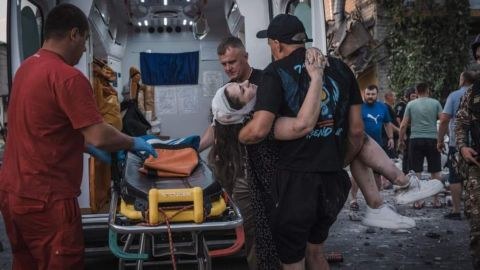 Rusiya daha bir şəhəri bombaladı - 5 ölü, 31 yaralı