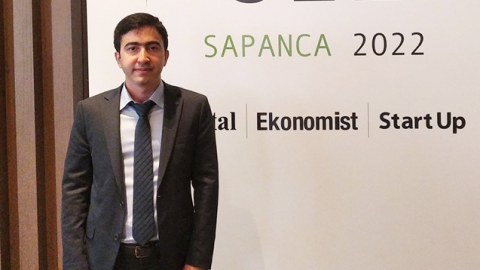 Qubad İbadoğluna görə saxlanılan alim kimdir? 