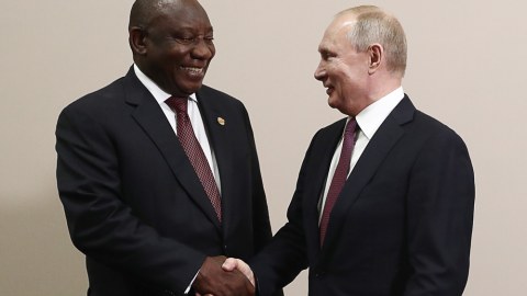 Putin afrikalı həmkarı ilə danışıqlar apardı 