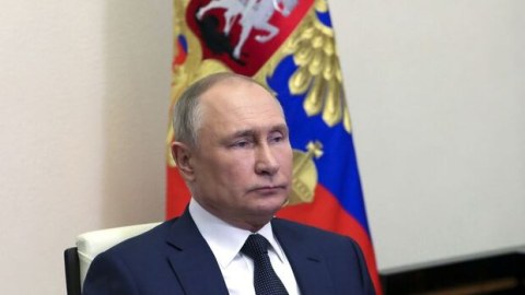 Putin hərbi vəziyyətlə bağlı düzəlişləri Dumaya təqdim etdi