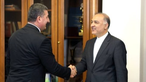 Erməni nazir İran səfiri ilə görüşdü