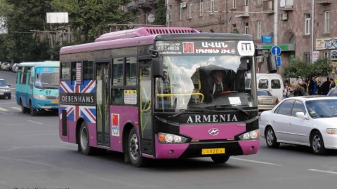 İrəvanda avtobus atəşə tutuldu