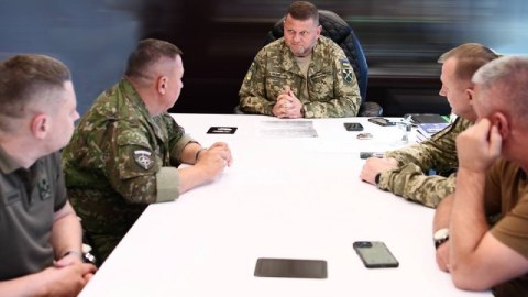 Zalujnı slovakiyalı həmkarı ilə Rusiya təcavüzündən DANIŞDI