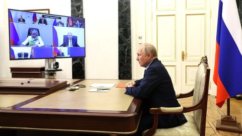 Putin Təhlükəsizlik Şurasının iclasını keçirdi