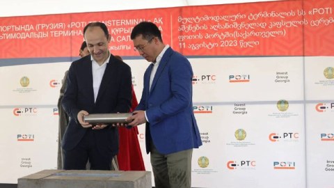 Qazaxıstan Gürcüstanda konteyner terminalı tikir - Nazir təməl qoydu
