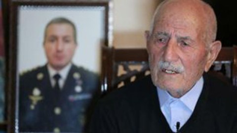 Hərbçilər Şükür Həmidovun atasının dəfn mərasimində