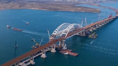 Krım körpüsünə raketlərlə hücum edildi