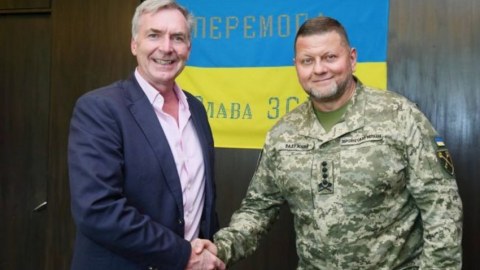 Britaniyalı general Kiyevə gəldi, danışıqlar apardı