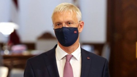 Latviyanın Baş naziri istefa verdi