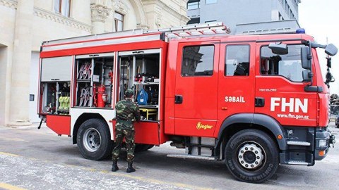 17 nəfər yanğından xilas edildi