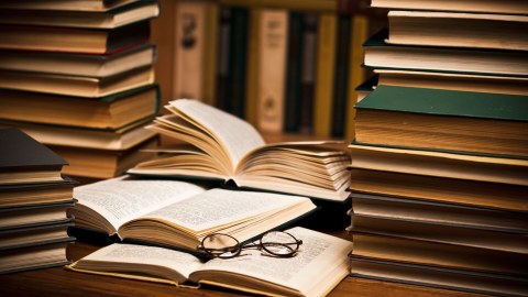 Kitab satışları niyə azalır - Oxuyanlar azdır, yoxsa...