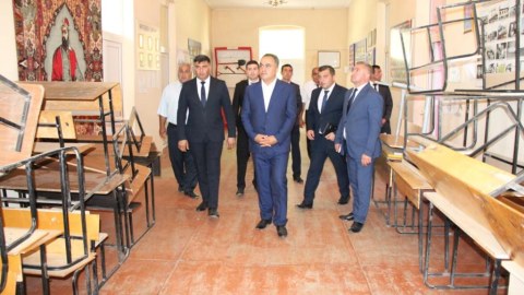Goranboyun İcra Başçısı məktəbdə aparılan işlərlə tanış oldu - FOTOLAR