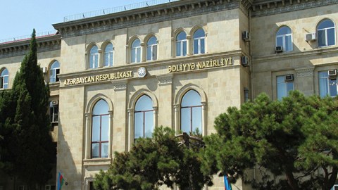 13 partiya fəaliyyətini dayandırıb - Ədliyyə Nazirliyi